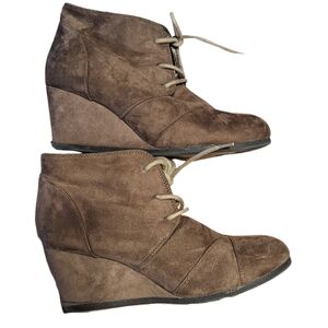 Women's Suede Booties (7.5)